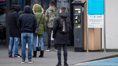 23.03.2020 | Jednorazowe rękawiczki i bezpieczna odległość. "Stosując te środki, spowalniamy dynamikę epidemii"