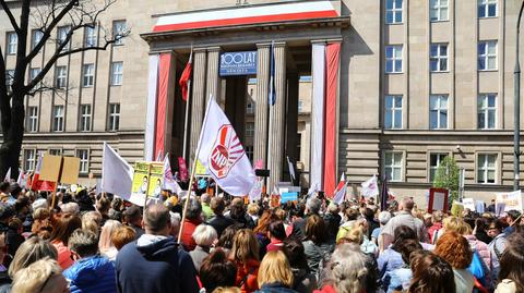 23.04.2019 | Nauczyciele przed MEN i na demonstracjach w innych miastach. ZNP nie weźmie udziału w okrągłym stole