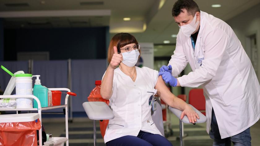 27.12.2020 | Pracownicy medyczni już zaczęli się szczepić. Zapisy dla chętnych ruszą 15 stycznia