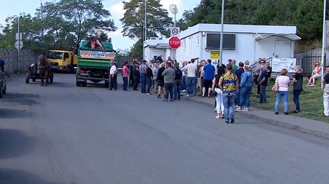 Kolejki po węgiel przed kopalniami nie znikają. Polacy będą mogli palić miałem węglowym