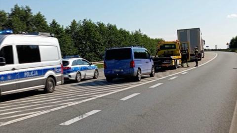 Policja zatrzymała pijanego kierowcę. Po jego samochód przyjechał kierowca lawety, również był pijany