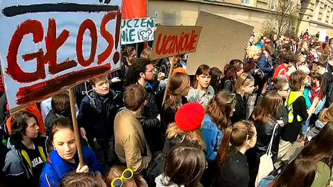 Popierają protest nauczycieli, chcą zmian w szkołach. "Strajk uczniowski" przed MEN