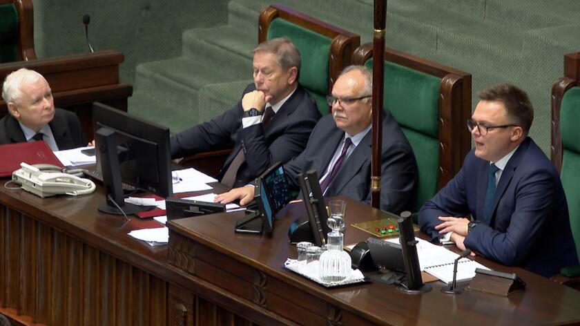 Drugi dzień posiedzenia nowego Sejmu. Co Jarosław Kaczyński powiedział Szymonowi Hołowni?
