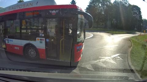 Niebezpieczne zachowanie kierowcy miejskiego autobusu w Częstochowie. Sprawie przygląda się policja