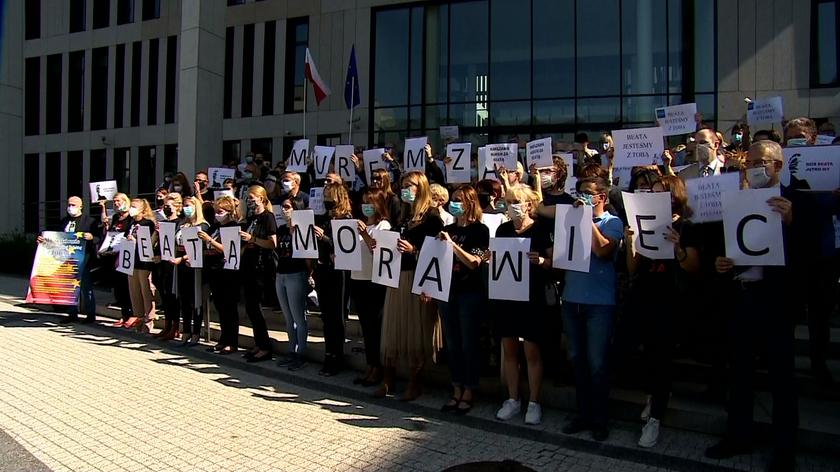 21.09.2020 | "Murem za Beatą Morawiec". Demonstracja przed sądem w Krakowie