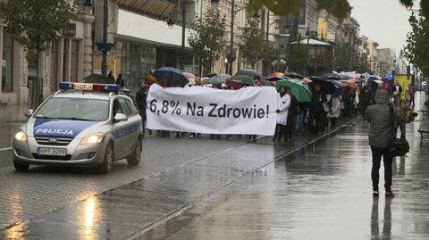 Biorą urlopy, wypowiadają klauzule. Rezydenci nie rezygnują z protestu