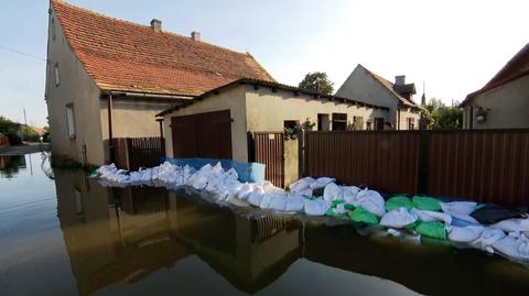 Przedmoście przegrało walkę z żywiołem. Zalane są tam posesje i kilkadziesiąt domów