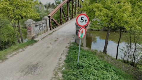 Przez ten most można przejechać autem lub rowerem, ale przejść nie wolno