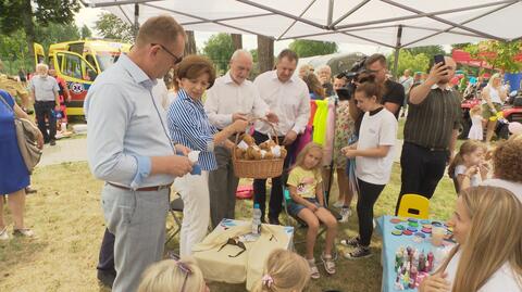 Rząd promuje program Rodzina 800 plus. Opozycja nazywa to spotkaniami wyborczymi