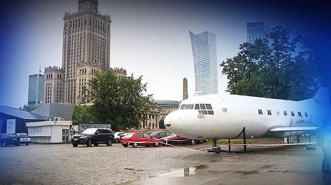 13.07 | Samolot z kebabem na placu Defilad w Warszawie. "To jest paskudne"