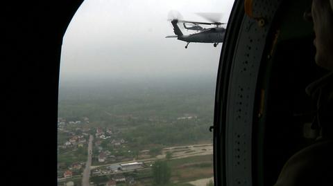 Środek transportu przyćmił ministra. Black hawk większą atrakcją niż Brudziński