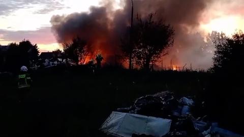 Seria pożarów na nielegalnym złomowisku w Lęborku. Policja zatrzymała podejrzanego dzięki fotopułapce