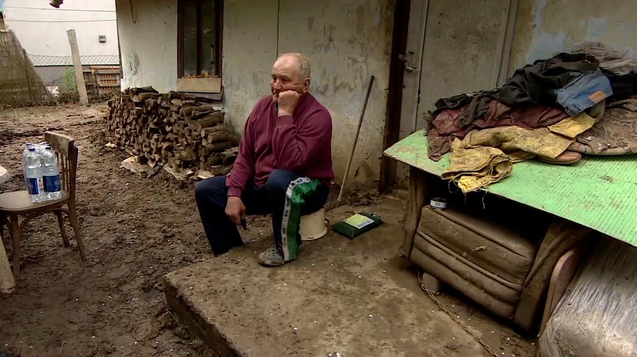 Ulewa trwała 20 minut. Zalanych zostało około 150 budynków. Wciąż trwa sprzątanie w Pawłosiowie