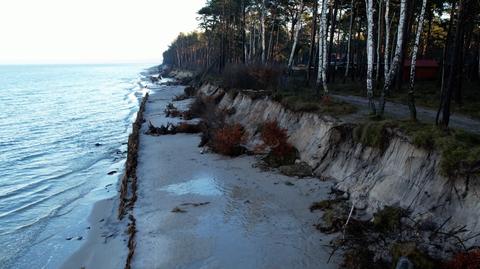 Silny sztorm zniszczył wiele kilometrów plaż nad Bałtykiem. Urząd Morski w Gdyni szacuje straty