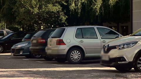 Półtoraroczny chłopiec zamknął się w aucie od środka. Policjanci rozbili szybę