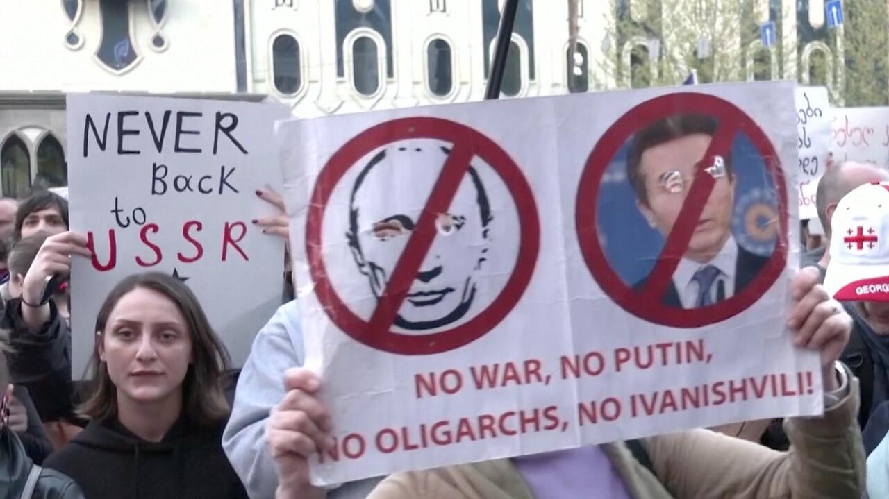 Gruzini masowo protestują przeciwko 