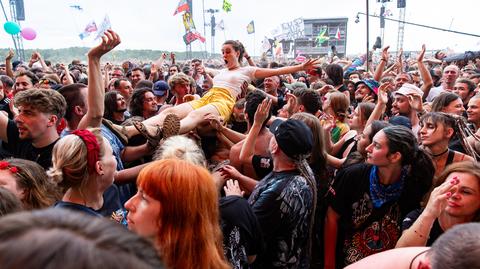 Na scenie korowód artystów, a przed nią gejzer energii. Trwa Pol'and'Rock Festival