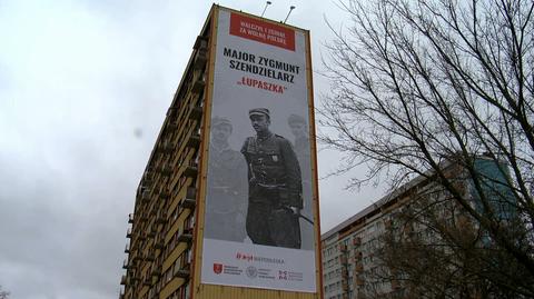 Banery z wizerunkiem "Łupaszki" na wieżowcach w Białymstoku