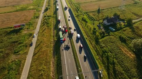 Był wypadek, nie było korytarza życia. "Pojazdy ratunkowe musiały zawrócić"