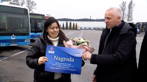 Kierowczyni autobusu zareagowała, kiedy jeden z pasażerów został napadnięty