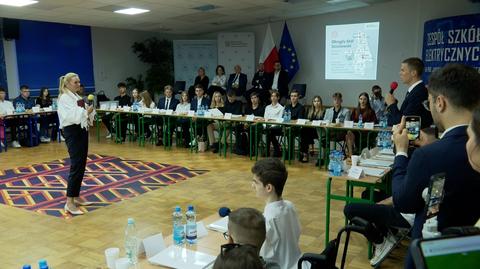 MEN chce dialogu z uczniami. W Białymstoku odbyło się pierwsze spotkanie uczniowskiego okrągłego stołu