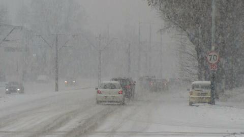 30.01.2021 | Intensywne opady śniegu i ślisko na drogach. Synoptycy ostrzegają