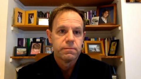 "Ostatnie zmiany świadczą o odejściu od nawet udawania demokracji na Węgrzech"