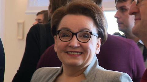 Samorządy chcą pozwać rząd, a minister Zalewska rozpoczyna kampanię