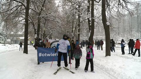 "Zostaliśmy pozostawieni sami sobie". Przedsiębiorcy protestują i zamierzają wznowić działalność