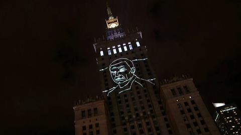 26.09.2021 | Wizerunek Andrzeja Poczobuta na fasadzie PKiN. Akcja solidarnościowa z więzionym dziennikarzem