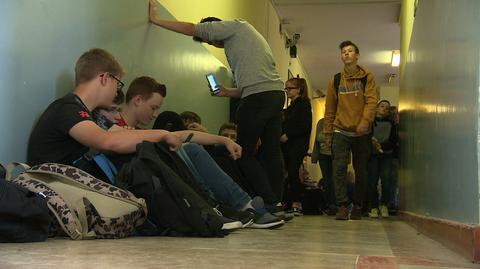 Powoduje bóle głowy i rozdrażnienie. Jak szkoły walczą z hałasem