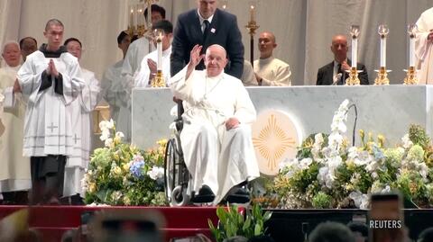 Papież Franciszek pozostaje w szpitalu