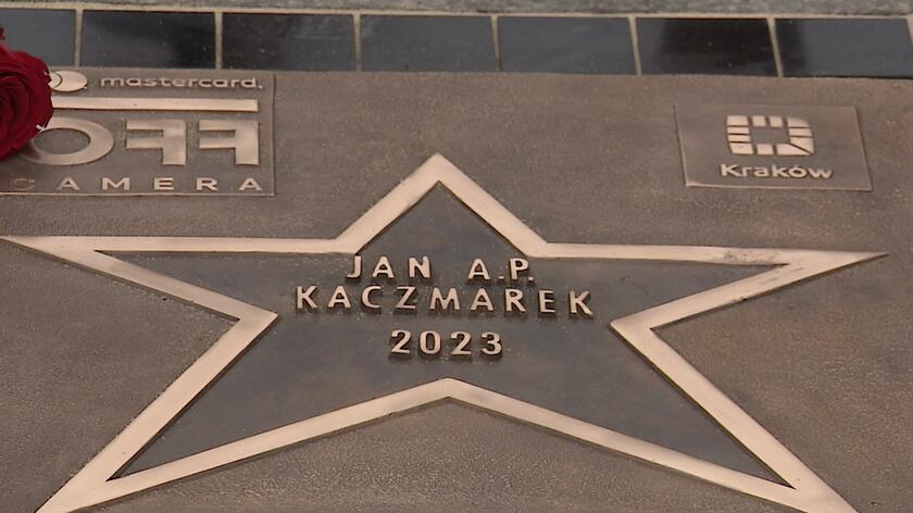 W Krakowie odsłonięto gwiazdę Jana A. P. Kaczmarka. "Jego umysł jest wciąż niezwykle genialny"