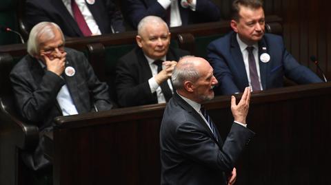 Byli członkowie o podkomisji smoleńskiej. "Pan Macierewicz tworzył narrację pod określoną tezę"