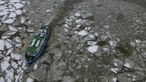 14.02.2021 | Lód na Wiśle powoduje zagrożenie powodziowe. Na rzekę wypłynęły lodołamacze