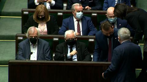 Opozycja mówi o dominującym głosie antyszczepionkowców z PiS. Chodzi o projekt ustawy o weryfikacji covidowej