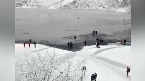 03.12.2018 | Turyści zaczęli wchodzić na cienki lód. "Narażają siebie, potem narażają innych"