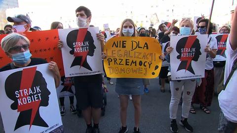 Protesty przeciw wypowiedzeniu konwencji stambulskiej. Ziobro zapowiedział formalny wniosek
