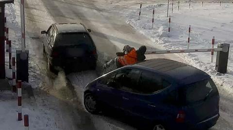 02.02.2017 | Kierowca bez hamulców. Nie chciał zapłacić za parking, potrącił inkasenta