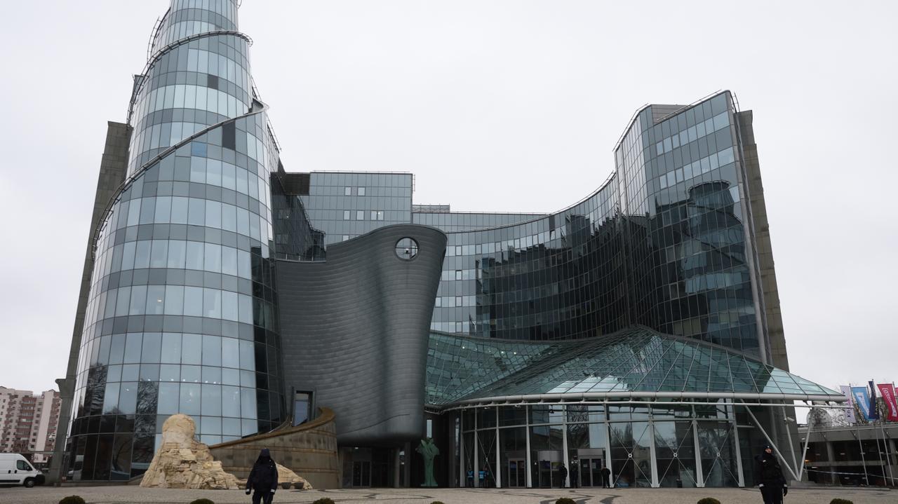 Миллионы для общественных СМИ в подарок от министерства. Откуда они взялись?