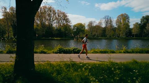 Pobiegł z Amsterdamu do Kijowa w szczytnym celu. "Mam nadzieję, że zainspiruję innych do pomocy"