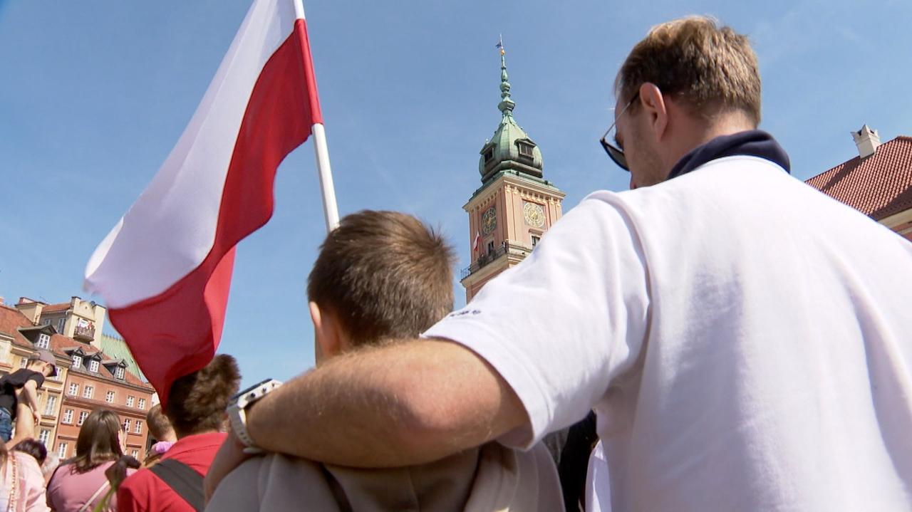 Biało-czerwone barwy w całym kraju. Tak Polacy świętowali Dzień Flagi