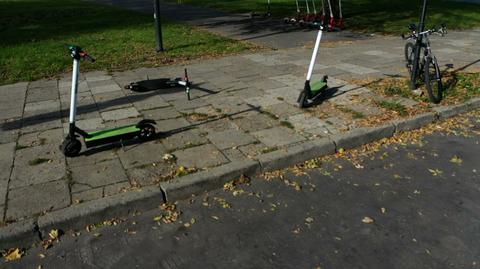 Władze Krakowa wypowiadają wojnę porzuconym elektrycznym hulajnogom