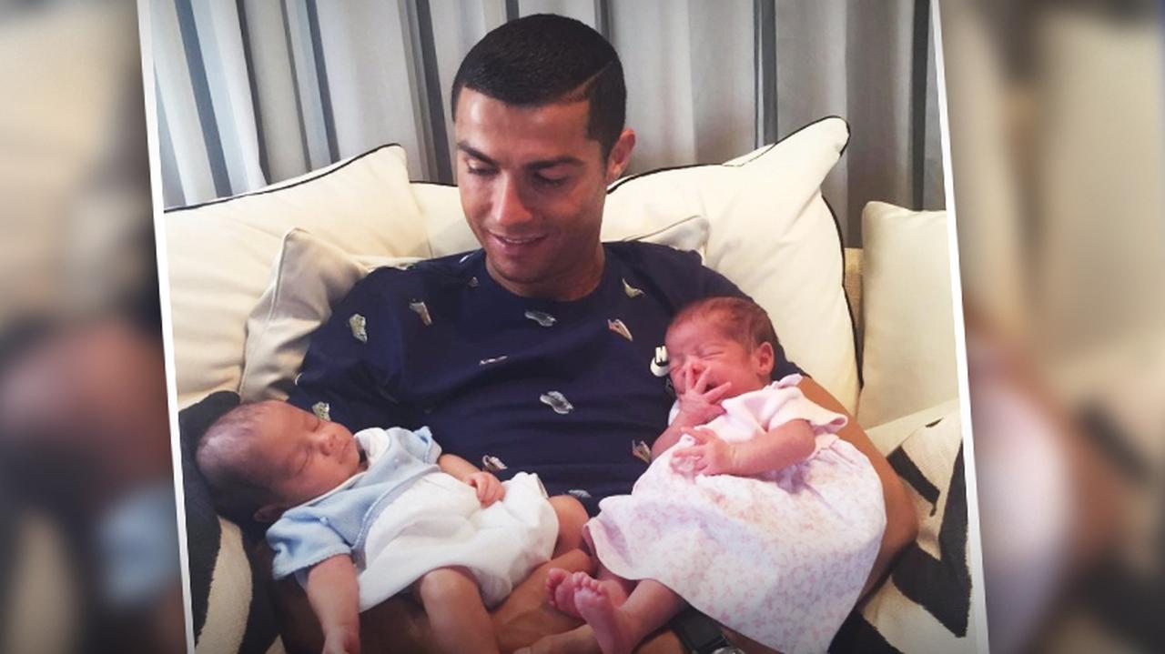 Cristiano Ronaldo został tatą bliźniaków. 