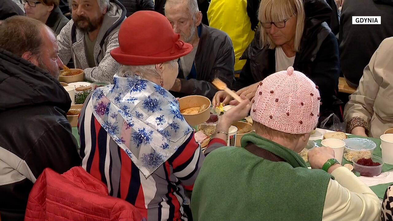 Chociaż przez chwilę nie byli sami. "Wszyscy mogą tu usiąść"