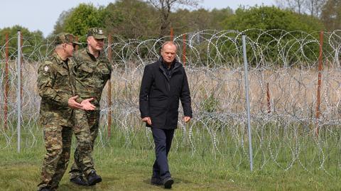 Donald Tusk odwiedził granicę polsko-białoruską. "Mamy do czynienia z postępującą wojną hybrydową"