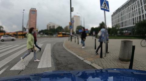 30.08.2021 | Coraz więcej pieszych nie przestrzega przepisów. W Sopocie ruszyła akcja "Odłóż telefon i żyj"