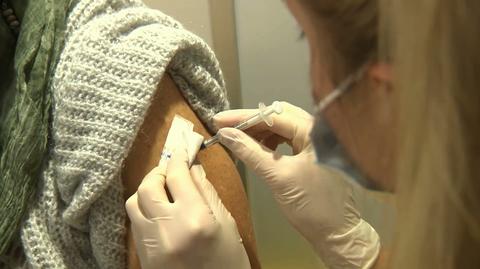 Koronawirus w Polsce. Ruszają szczepienia trzecią dawką dla osób pełnoletnich