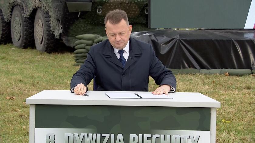 Minister Błaszczak chce tworzyć nową dywizję. "Po prostu nie potrafi się rozstać ze swoim stanowiskiem"