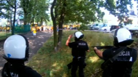 Starcie pseudokibiców z policją. Zatrzymano dwie osoby